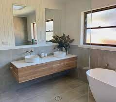 1 bathroom & kitchen 